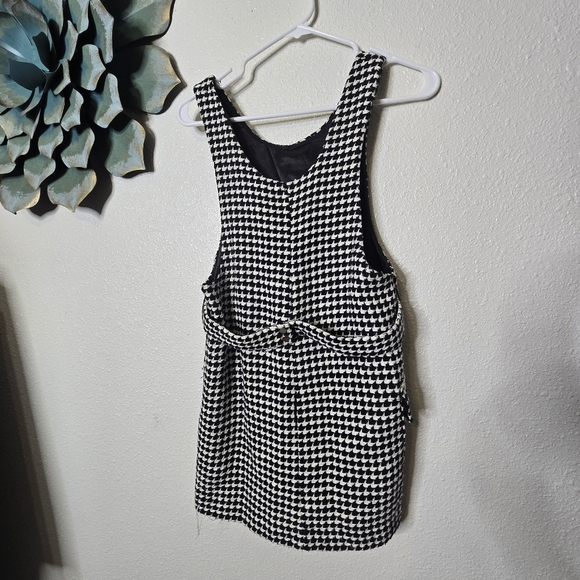 Black and White Houndstooth Sleeveless Dress - Picture 2 of 5
